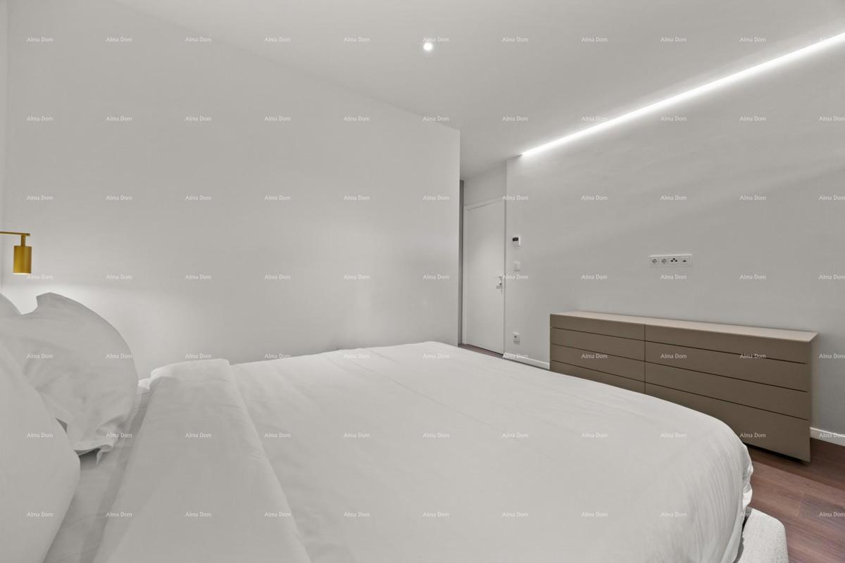 Primo fila al mare! Casa di lusso a Umago, a 300 m dal mare - perfetta per famiglie con comfort moderni.