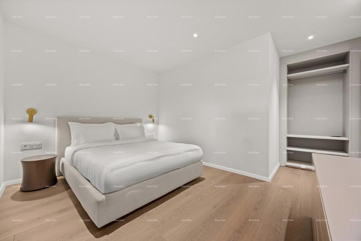 Primo fila al mare! Casa di lusso a Umago, a 300 m dal mare - perfetta per famiglie con comfort moderni.