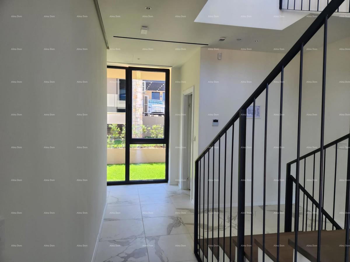 Casa di lusso a Umago, 300 m dal mare - perfetta per famiglie con comfort moderni