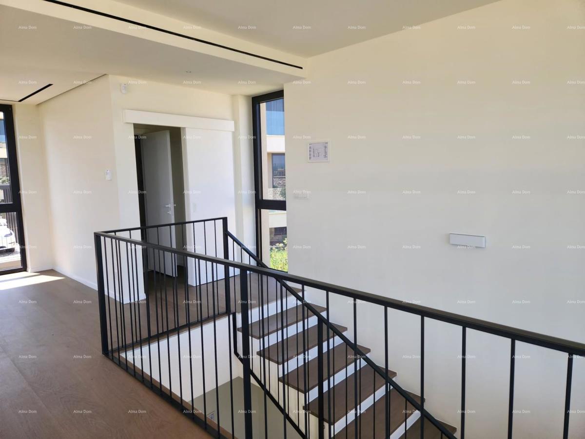 Casa di lusso a Umago, 300 m dal mare - perfetta per famiglie con comfort moderni