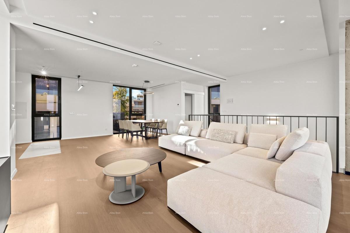 Primo fila al mare! Casa di lusso a Umago, a 300 m dal mare - perfetta per famiglie con comfort moderni.