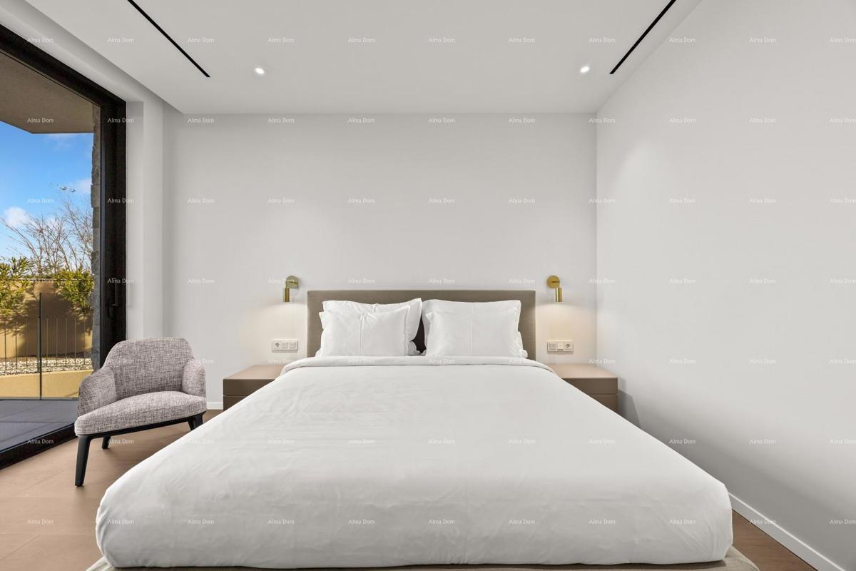 Primo fila al mare! Casa di lusso a Umago, a 300 m dal mare - perfetta per famiglie con comfort moderni.