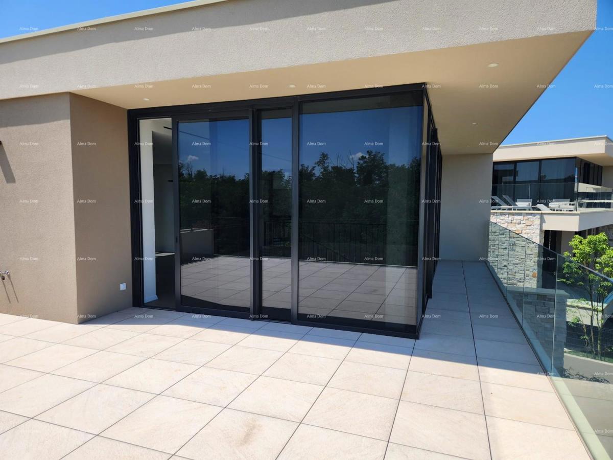 Casa di lusso a Umago, 300 m dal mare - perfetta per famiglie con comfort moderni