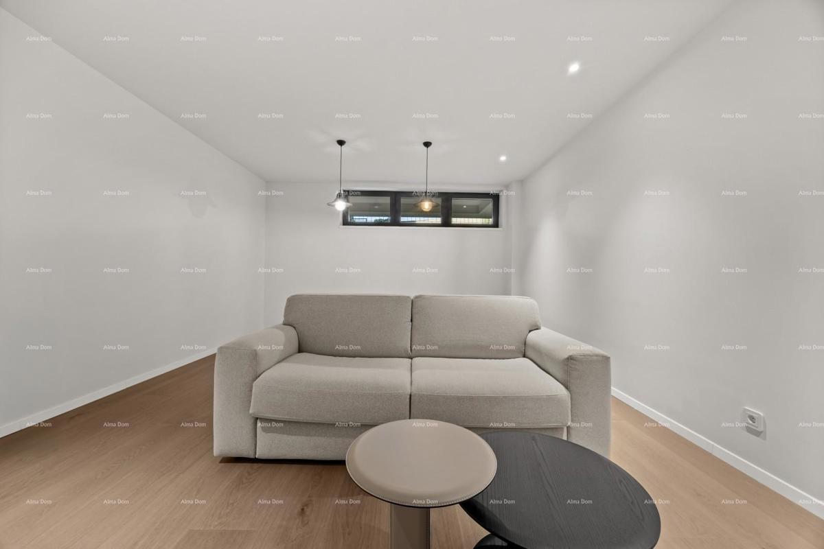 Primo fila al mare! Casa di lusso a Umago, a 300 m dal mare - perfetta per famiglie con comfort moderni.