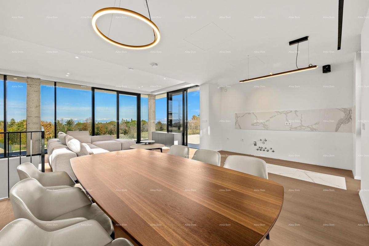 Primo fila al mare! Casa di lusso a Umago, a 300 m dal mare - perfetta per famiglie con comfort moderni.