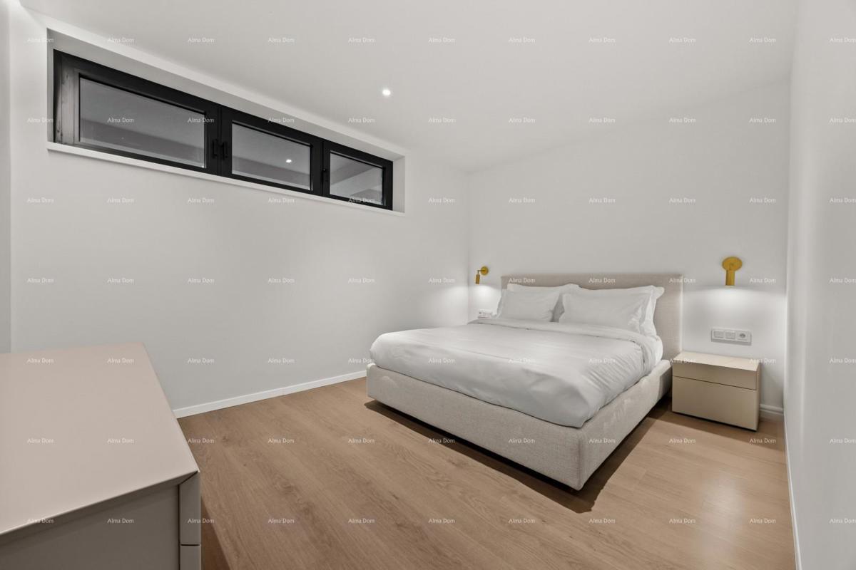 Primo fila al mare! Casa di lusso a Umago, a 300 m dal mare - perfetta per famiglie con comfort moderni.