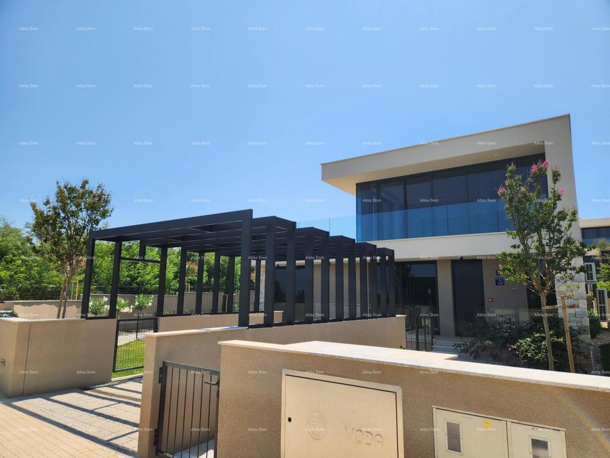 Casa di lusso a Umago, 300 m dal mare - perfetta per famiglie con comfort moderni