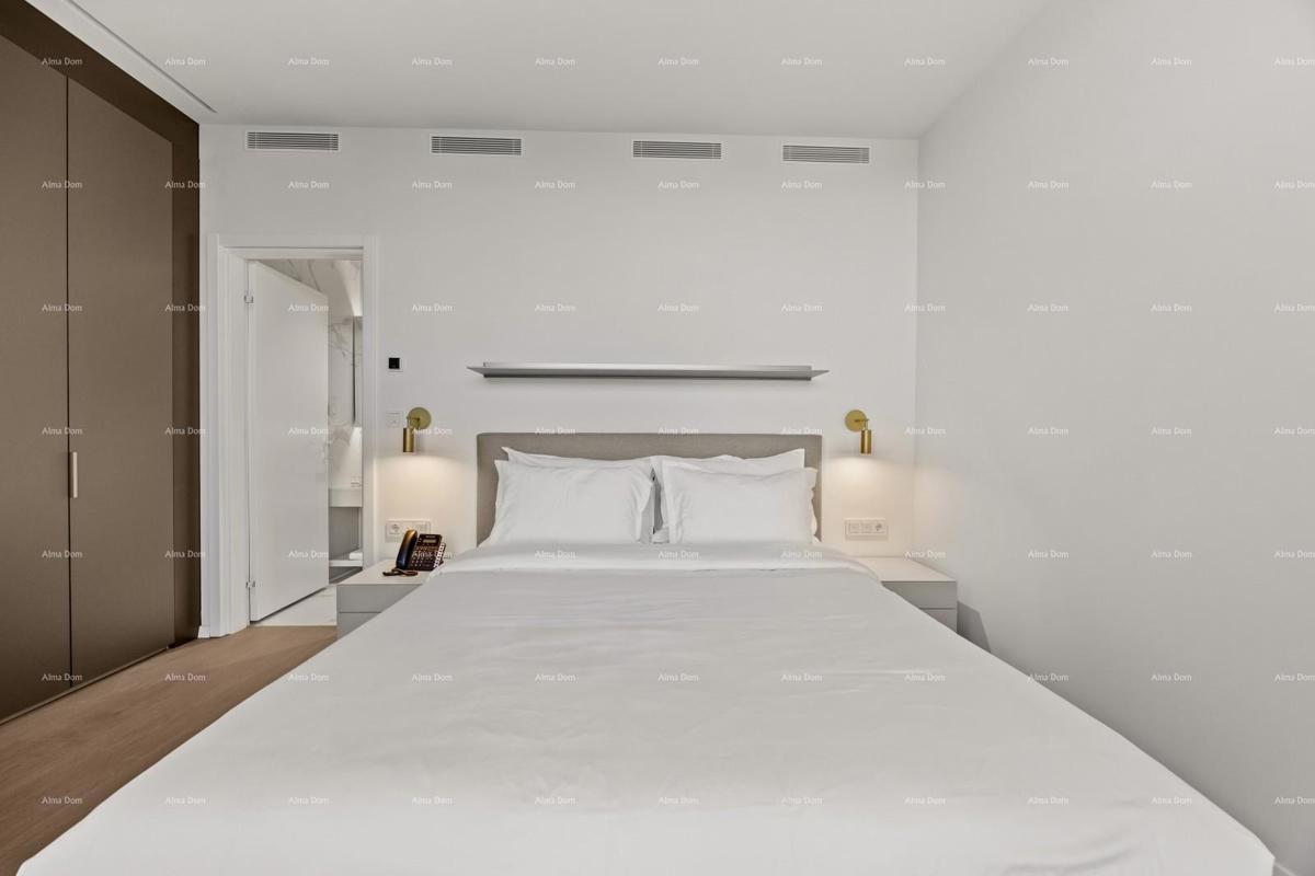 Primo fila al mare! Casa di lusso a Umago, a 300 m dal mare - perfetta per famiglie con comfort moderni.