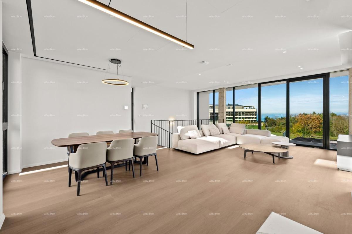 Primo fila al mare! Casa di lusso a Umago, a 300 m dal mare - perfetta per famiglie con comfort moderni.