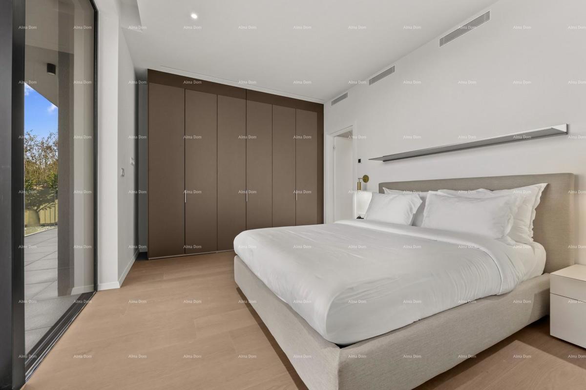 Primo fila al mare! Casa di lusso a Umago, a 300 m dal mare - perfetta per famiglie con comfort moderni.