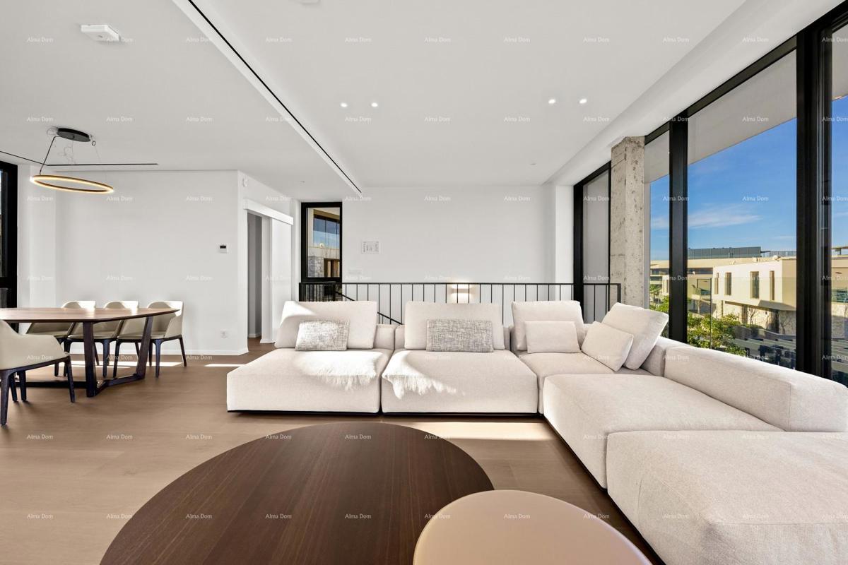 Primo fila al mare! Casa di lusso a Umago, a 300 m dal mare - perfetta per famiglie con comfort moderni.