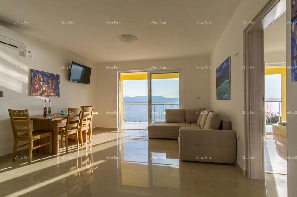 Raša, affascinante casa con appartamenti e piscina con vista panoramica sul mare