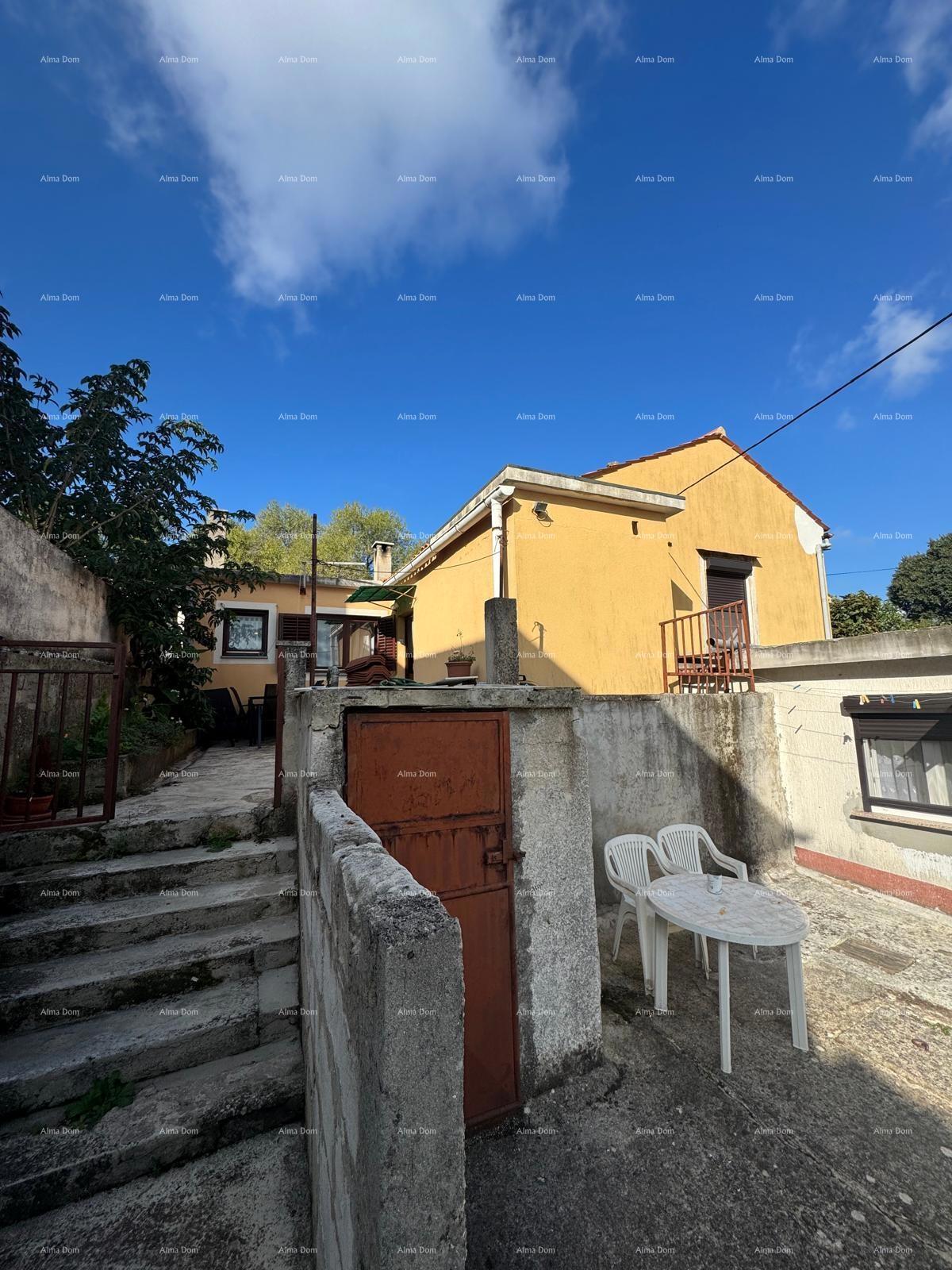 Vendita di una casa in zona centrale con edificio accessorio, Pola!
