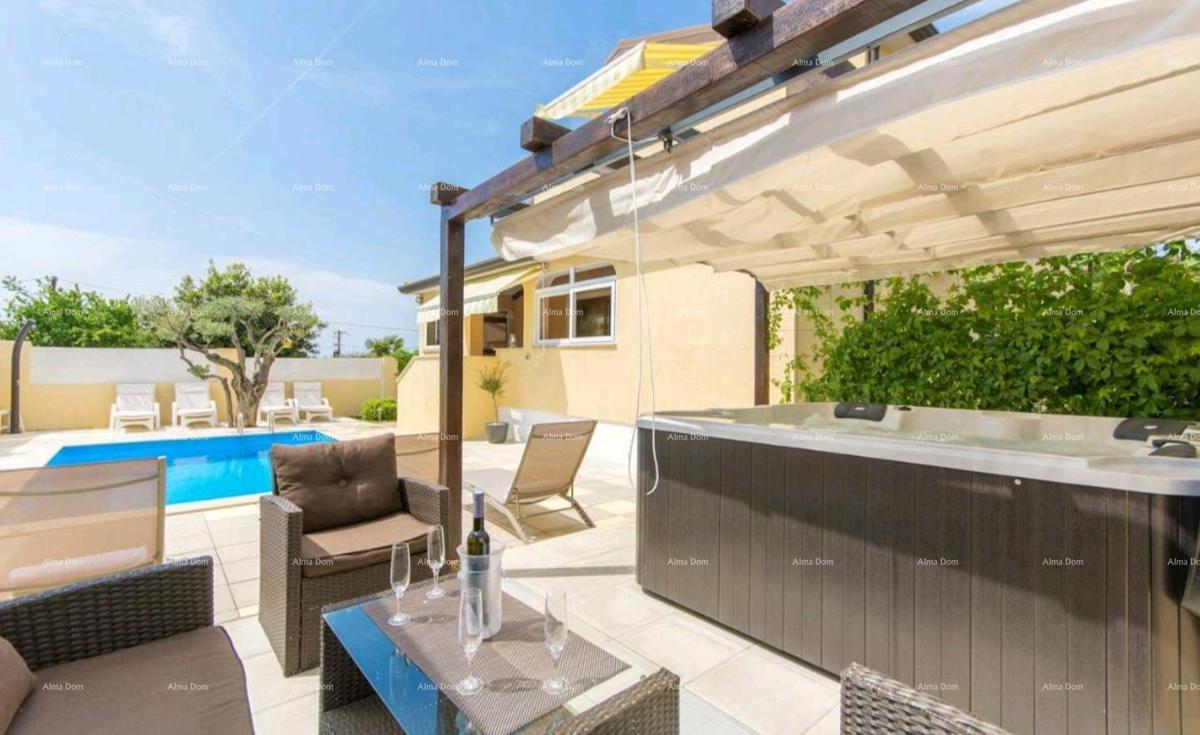 Casa con piscina a Poreč!