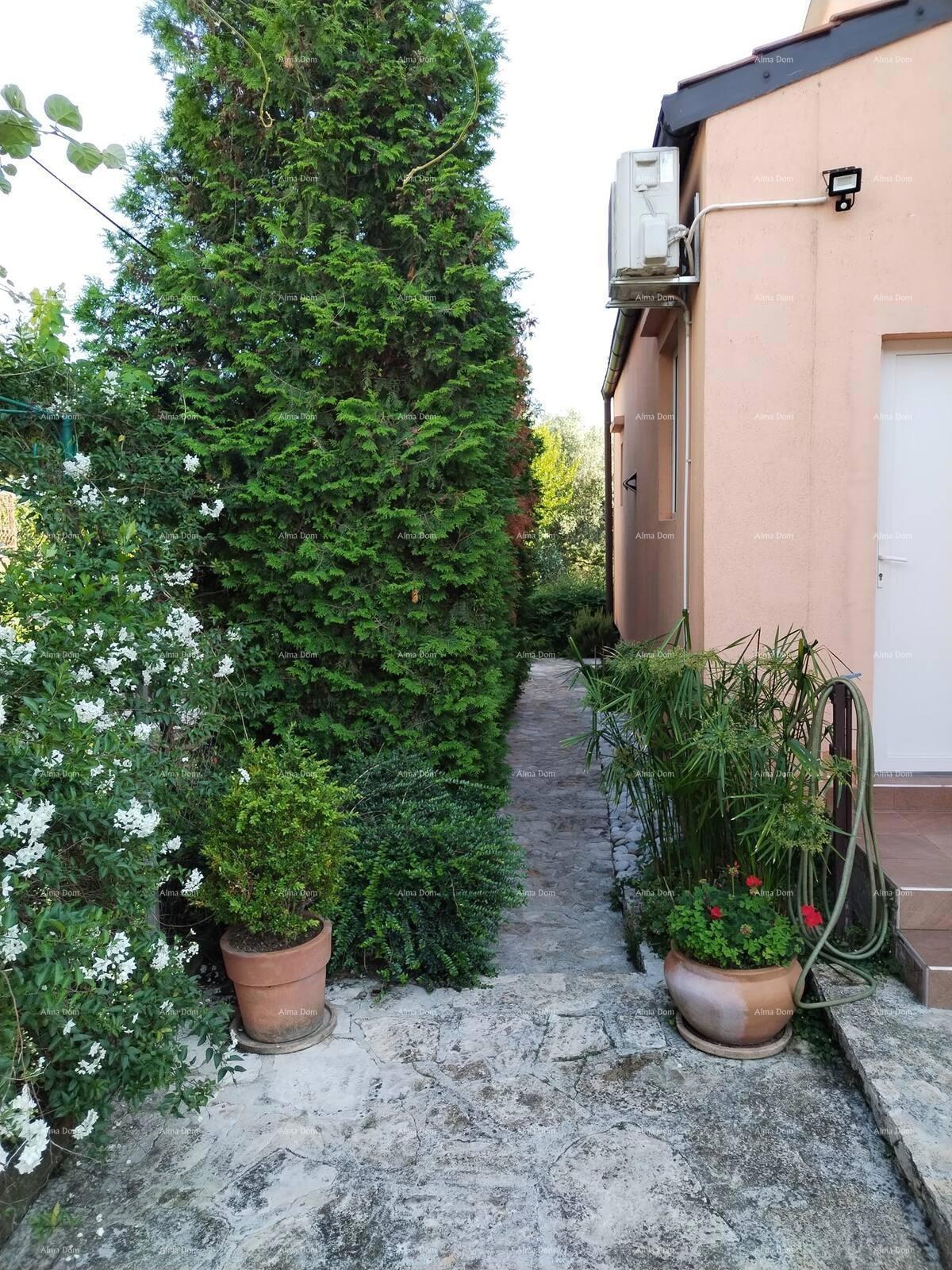 ROVINJ – EDIFICIO RESIDENZIALE IN POSIZIONE TRANQUILLA, IDEALE PER INVESTIMENTO