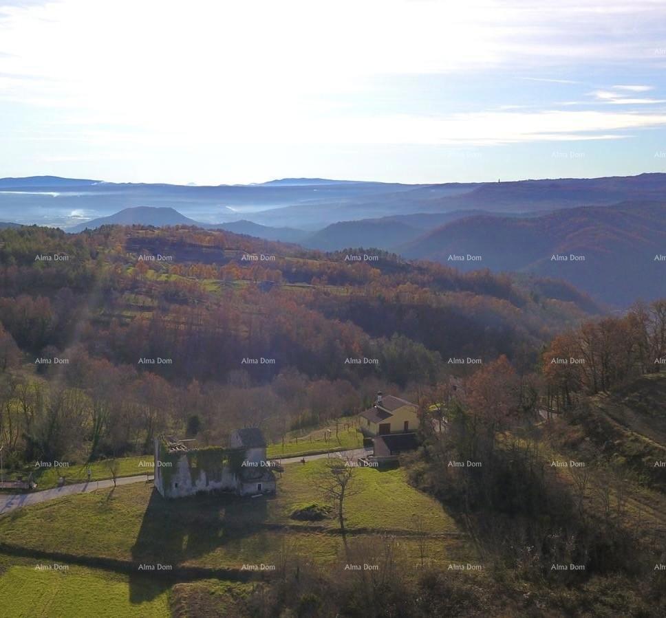 Vendita - casa in pietra istriana in fase di ristrutturazione, Cerovlje!
