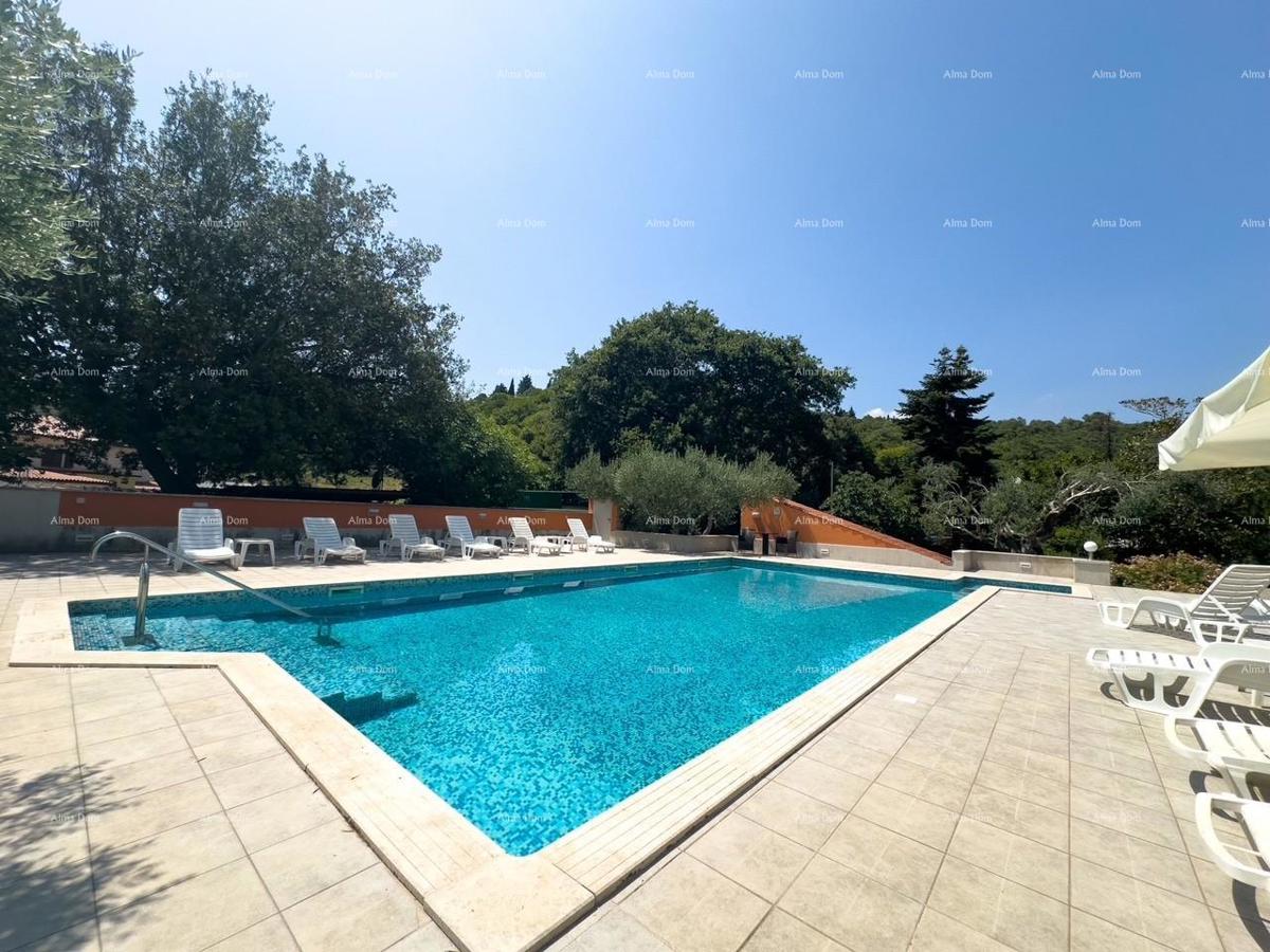 Investimento da sogno: affascinante hotel a Krnica, a 200 m dal mare