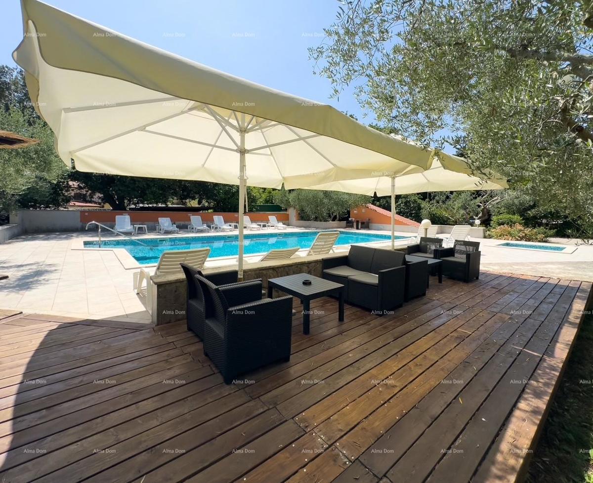 Investimento da sogno: affascinante hotel a Krnica, a 200 m dal mare