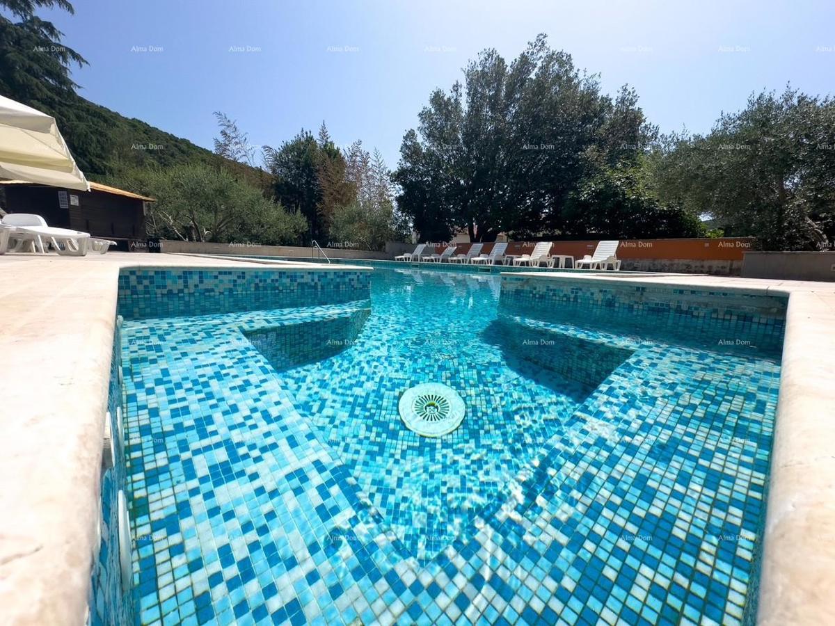 Investimento da sogno: affascinante hotel a Krnica, a 200 m dal mare