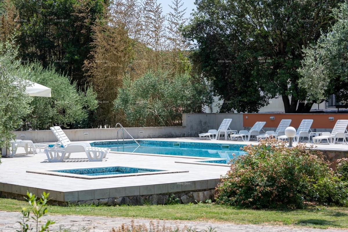 Investimento da sogno: affascinante hotel a Krnica, a 200 m dal mare