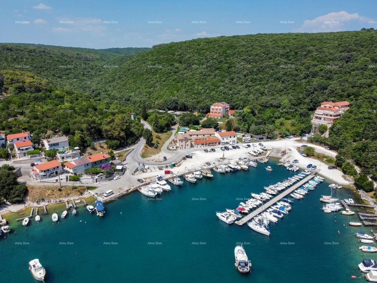 Investimento da sogno: affascinante hotel a Krnica, a 200 m dal mare