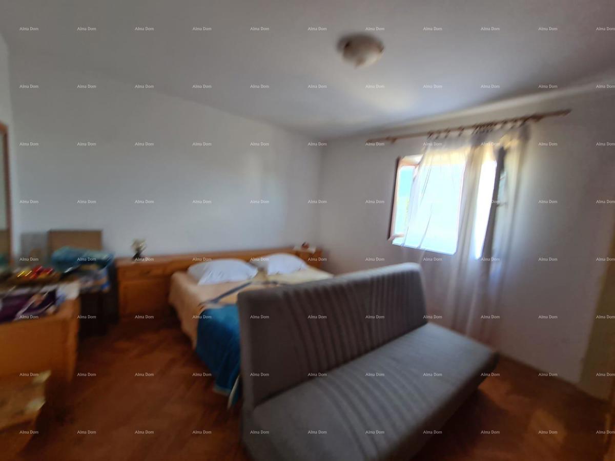 Vendita di una casa con due unità abitative, un edificio accessorio e un garage, Ližnjan!
