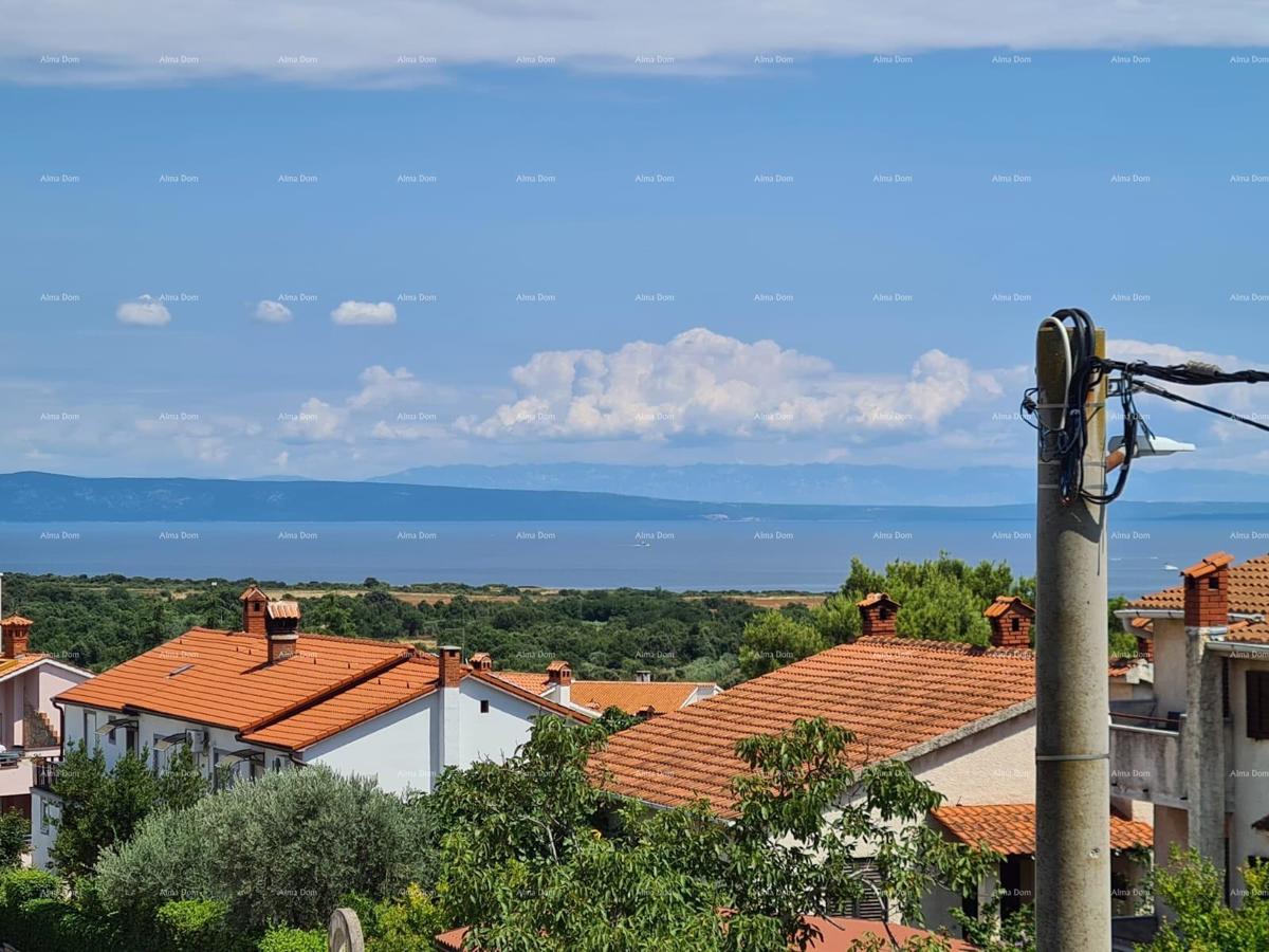 Vendita di una casa con due unità abitative, un edificio accessorio e un garage, Ližnjan!