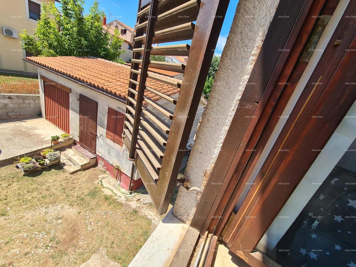 Vendita di una casa con due unità abitative, un edificio accessorio e un garage, Ližnjan!