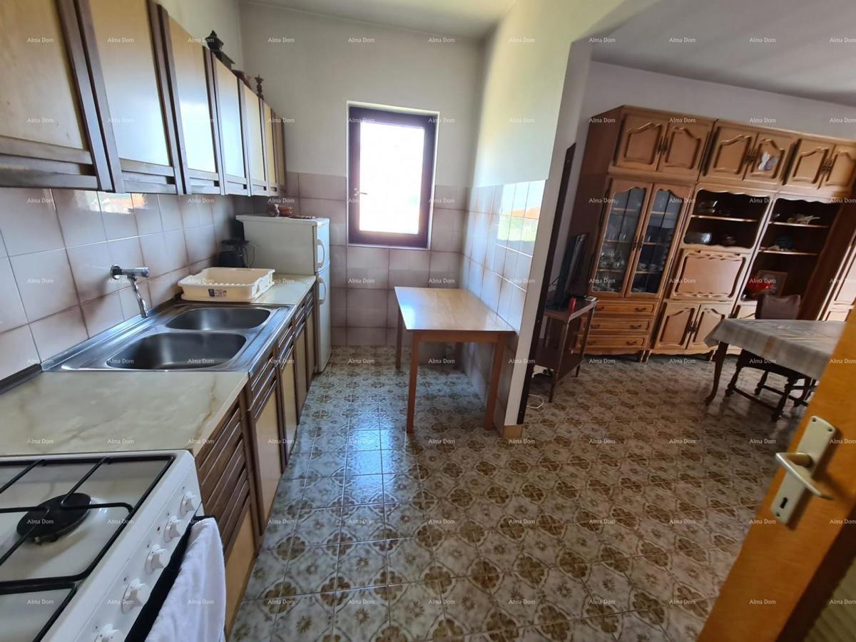 Vendita di una casa con due unità abitative, un edificio accessorio e un garage, Ližnjan!