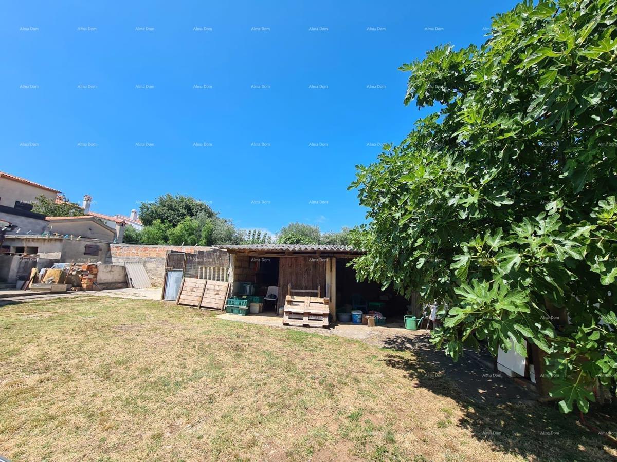 Vendita di una casa con due unità abitative, un edificio accessorio e un garage, Ližnjan!