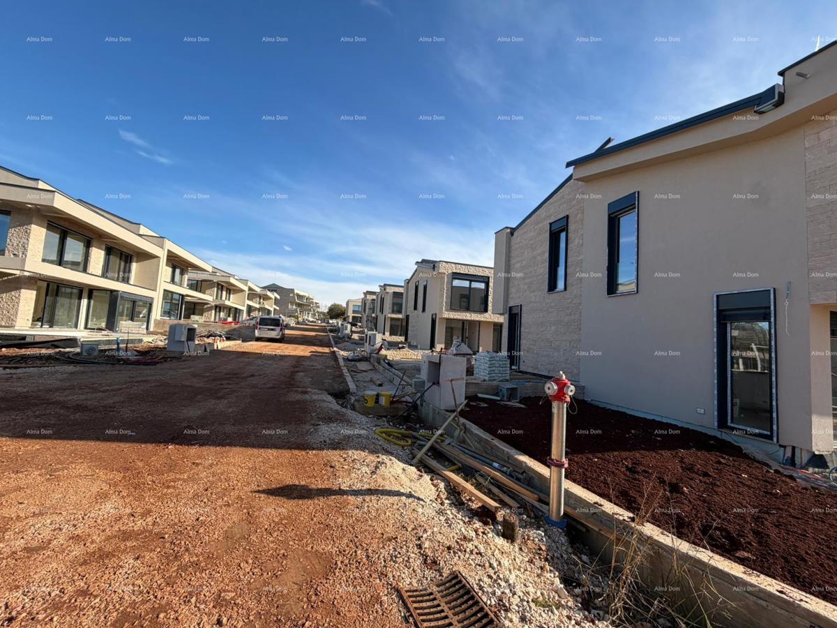 Vendita di ville moderne in una bellissima zona residenziale, Umago