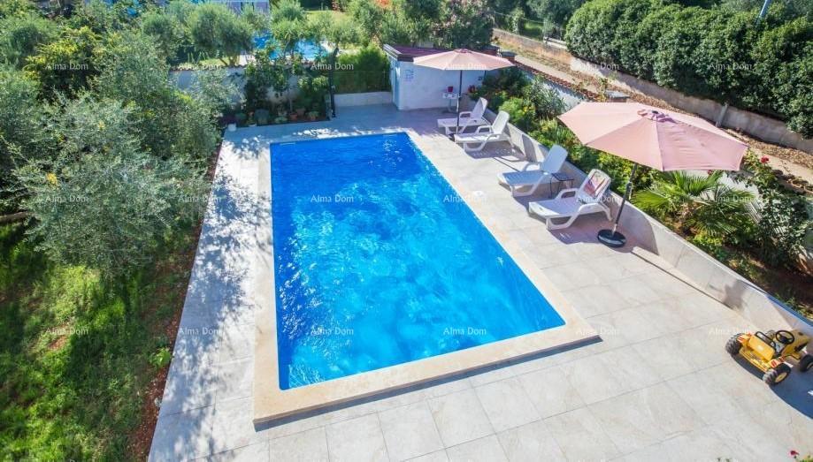 POREČ, Casa indipendente con piscina e 5 unità abitative