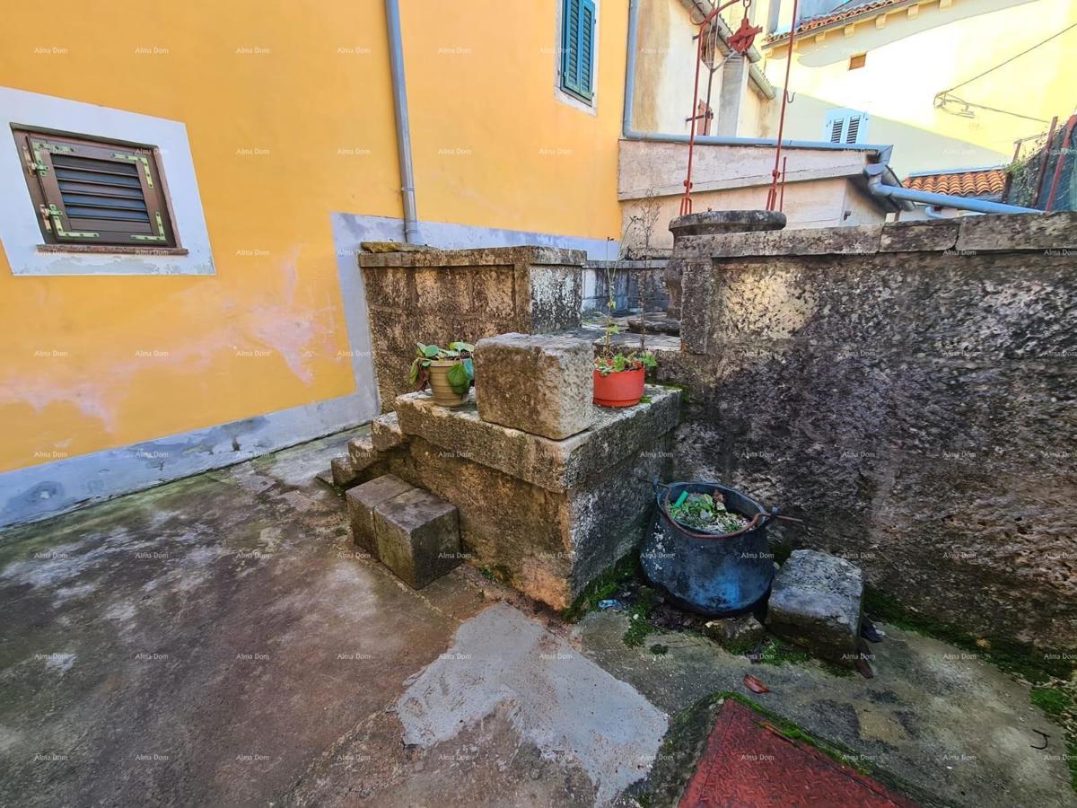 Vendita - Bellissima casa ristrutturata in Istria, nel centro di Marčana!