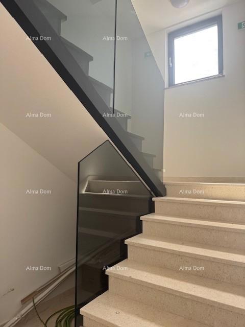 Nuovo edificio con 2 appartamenti, piscina e vista mare. Medulin!