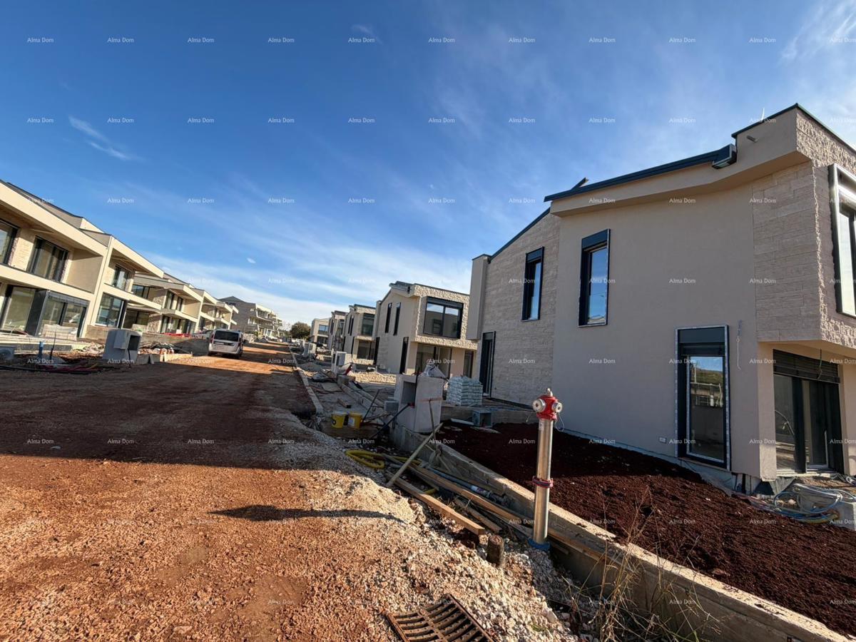 Vendita di ville moderne in una bellissima zona residenziale, Umago