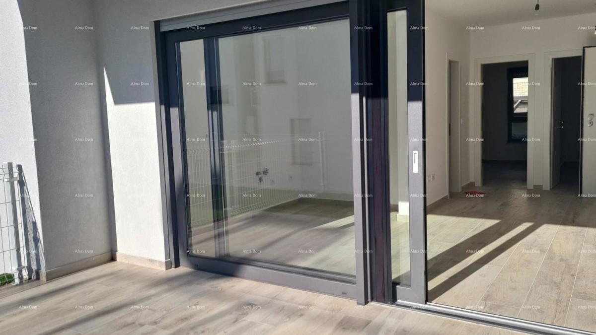 Appartamento moderno nel blocco B con due posti auto, vicinanza a Umago! S1