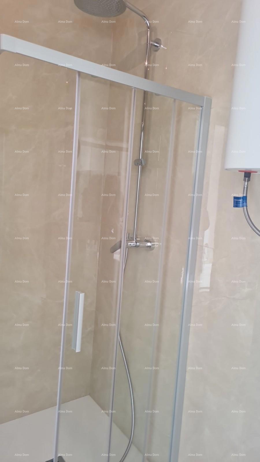 Appartamento moderno nel blocco B con due posti auto, vicinanza a Umago! S1