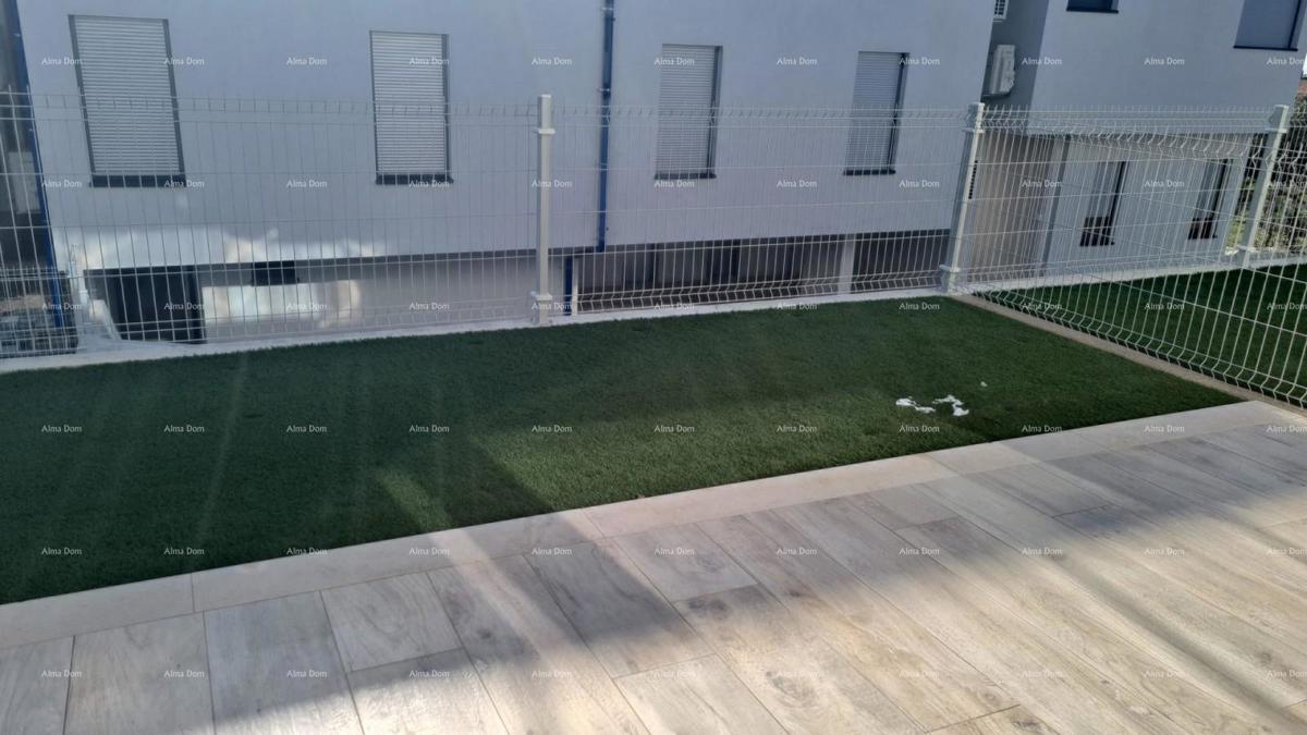 Appartamento moderno nel blocco B con due posti auto, vicinanza a Umago! S1