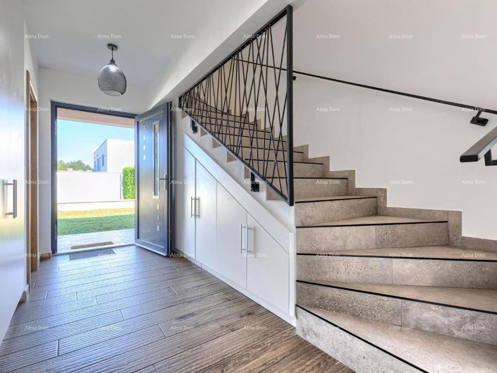 In vendita villa di lusso con piscina in un'oasi verde nei dintorni di Labin