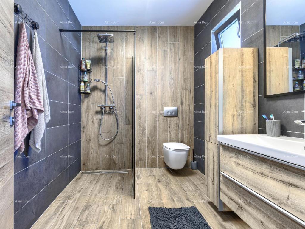 In vendita villa di lusso con piscina in un'oasi verde nei dintorni di Labin