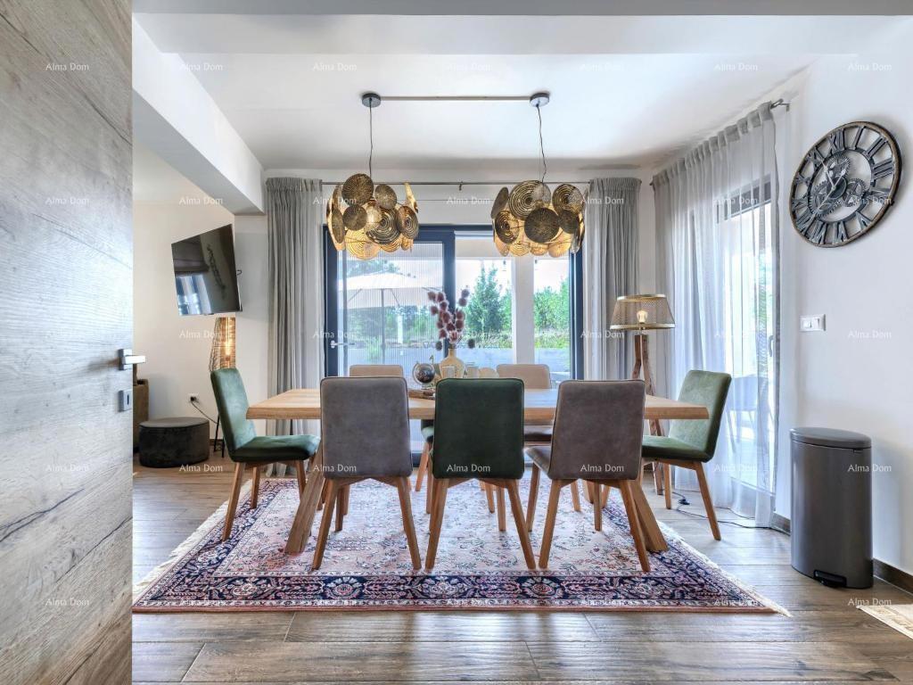 In vendita villa di lusso con piscina in un'oasi verde nei dintorni di Labin