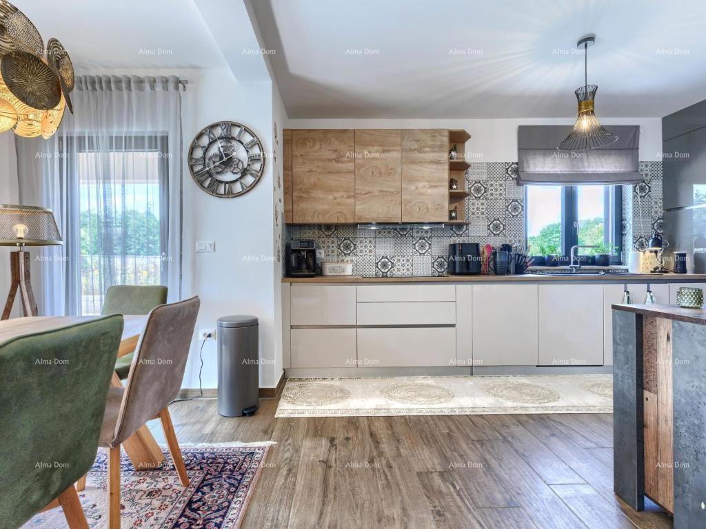 In vendita villa di lusso con piscina in un'oasi verde nei dintorni di Labin