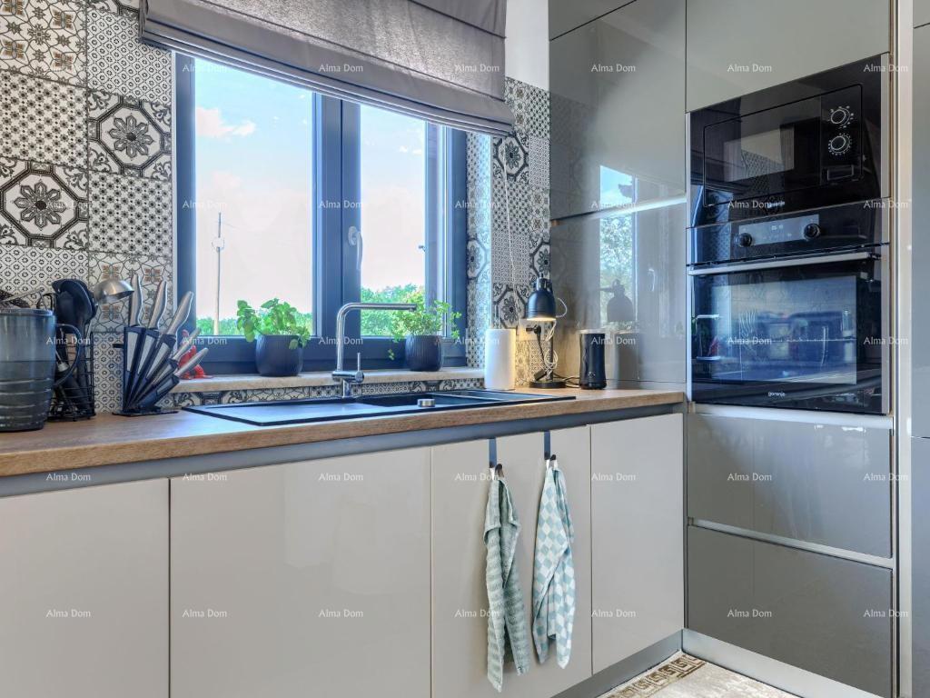 In vendita villa di lusso con piscina in un'oasi verde nei dintorni di Labin