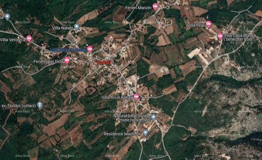 The translation of the title "Građevinska i poljoprivredna parcela" to Italian is "Terreno edificabile e agricolo".