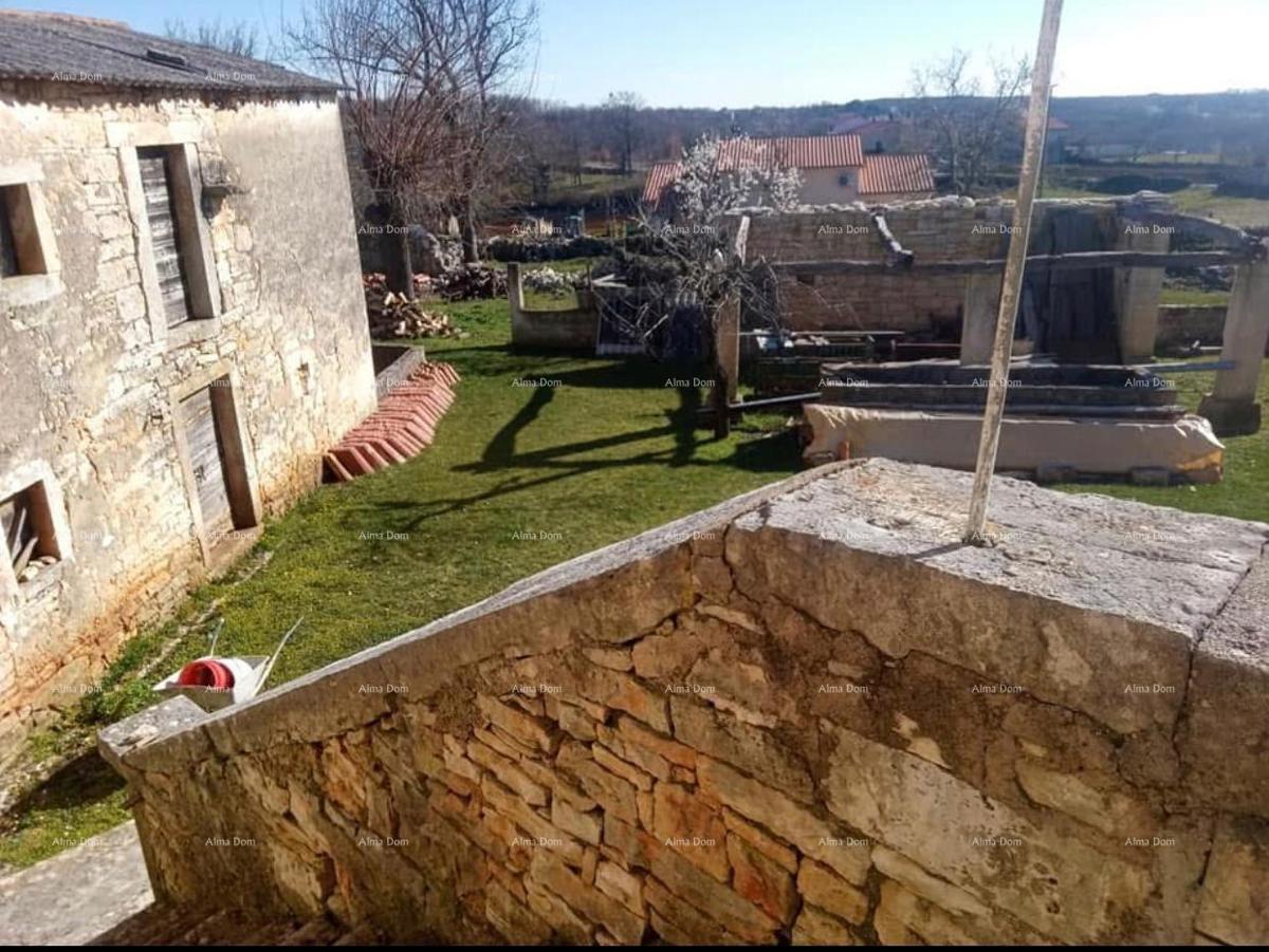 Pazin, Istria - due vecchie case in pietra con ampio terreno