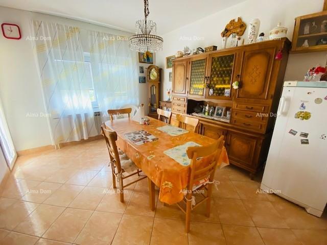 Casa spaziosa a Pola con grande cortile e numerose possibilità