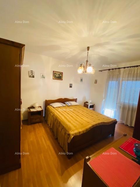 Casa spaziosa a Pola con grande cortile e numerose possibilità