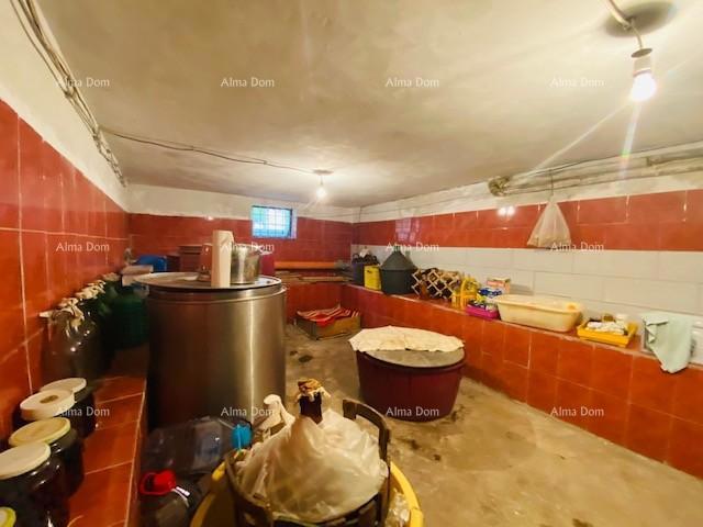 Casa spaziosa a Pola con grande cortile e numerose possibilità