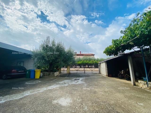 Casa spaziosa a Pola con grande cortile e numerose possibilità