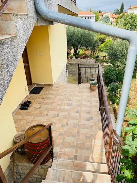Casa spaziosa a Pola con grande cortile e numerose possibilità